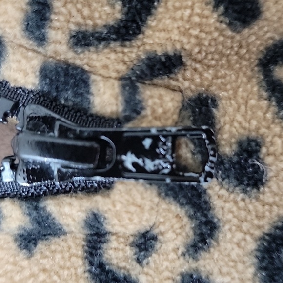 Hollister, Size XS Leopard Print Fleece 1/4 Zip Pullover, Oversized, GUC - Picture 7 of 16